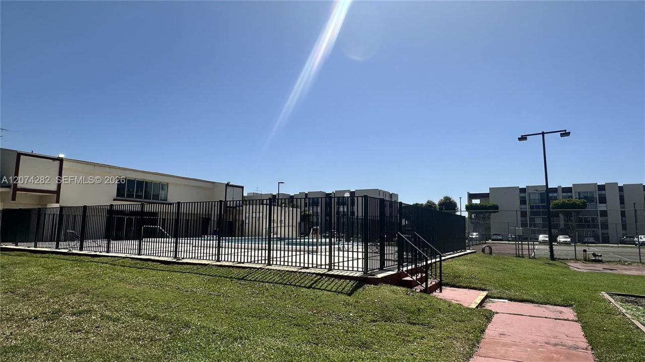 9431 SW 4th St, Unit 204-7, Miami, FL 33174 Photo