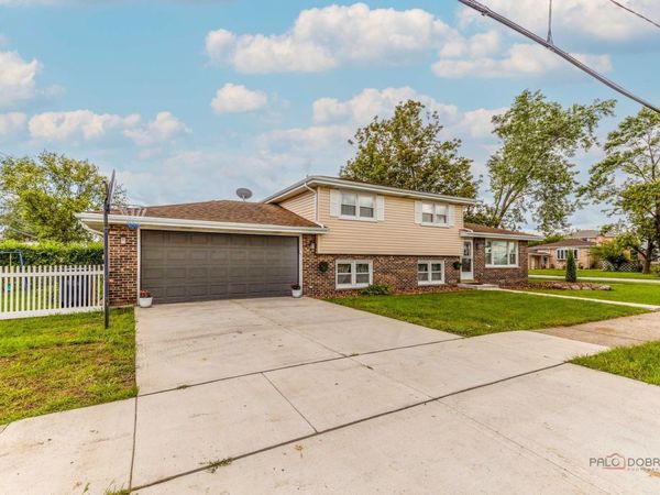 8001 S Thomas Avenue , Bridgeview, IL 60455