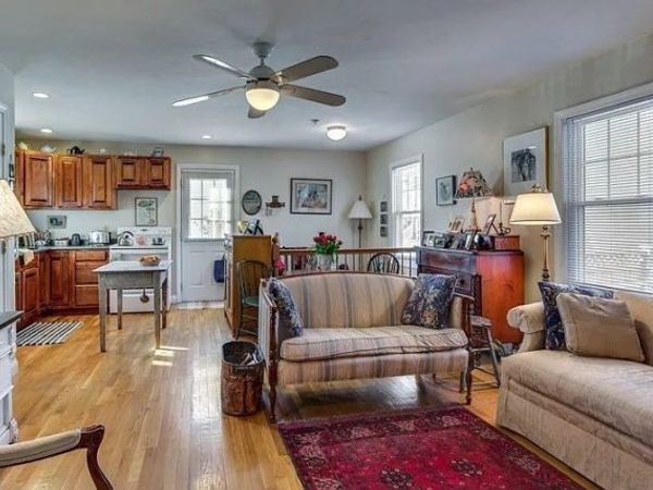 18 Munroe, Unit 1, Waltham, MA 02453
