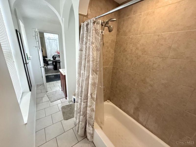 8346 Woodbine Avenue, Cincinnati, OH 45216 Photo 10
