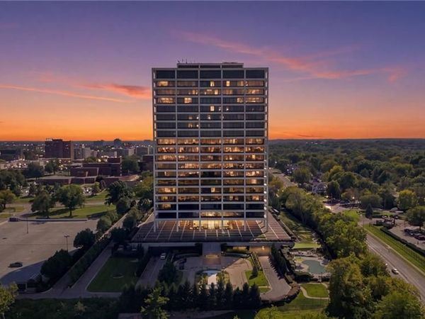 700 W 31st #304 Street, Unit 304, Kansas City, MO 64108