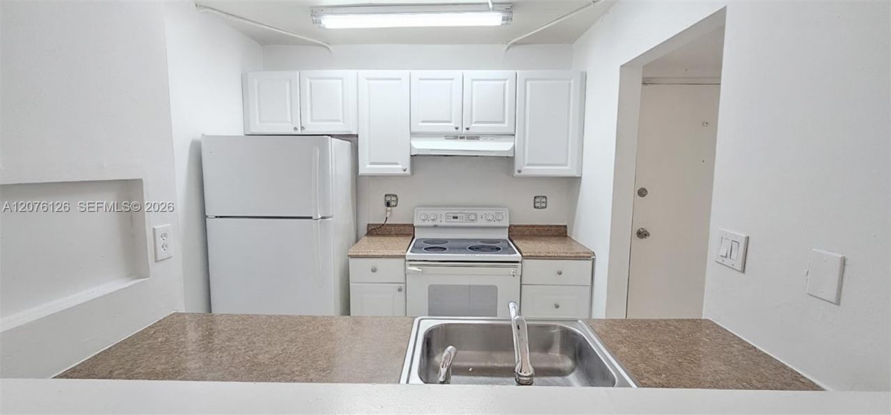 7035 NW 186th St , Unit D110, Hialeah, FL 33015 Photo