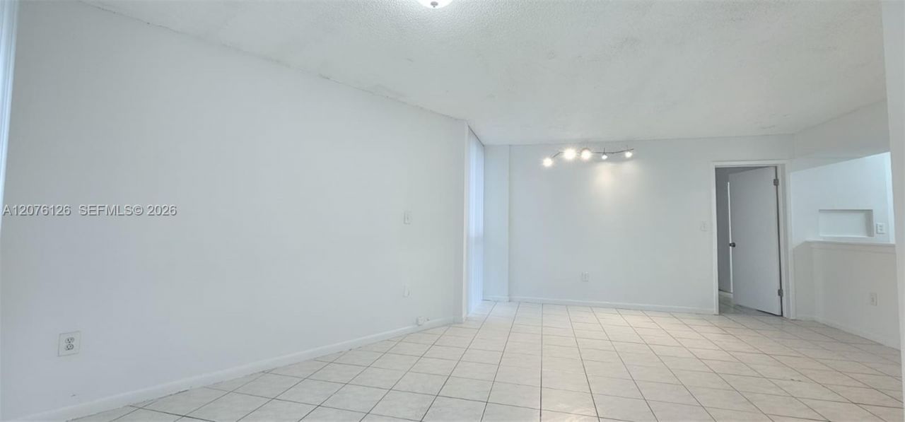 7035 NW 186th St , Unit D110, Hialeah, FL 33015 Photo