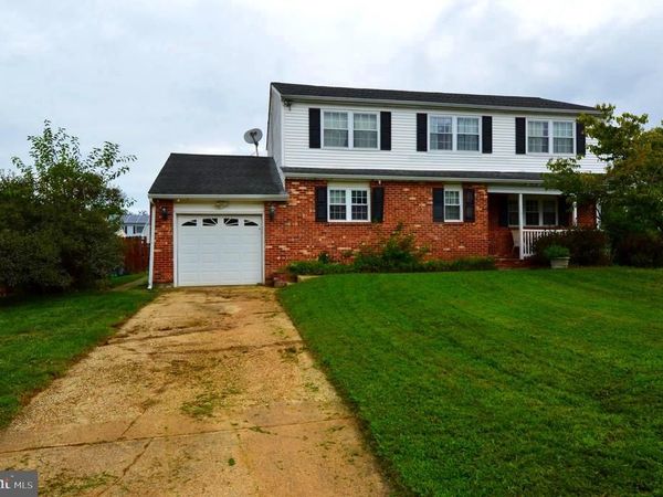 35 VALLEY FORGE COURT, NEWARK, DE 19702