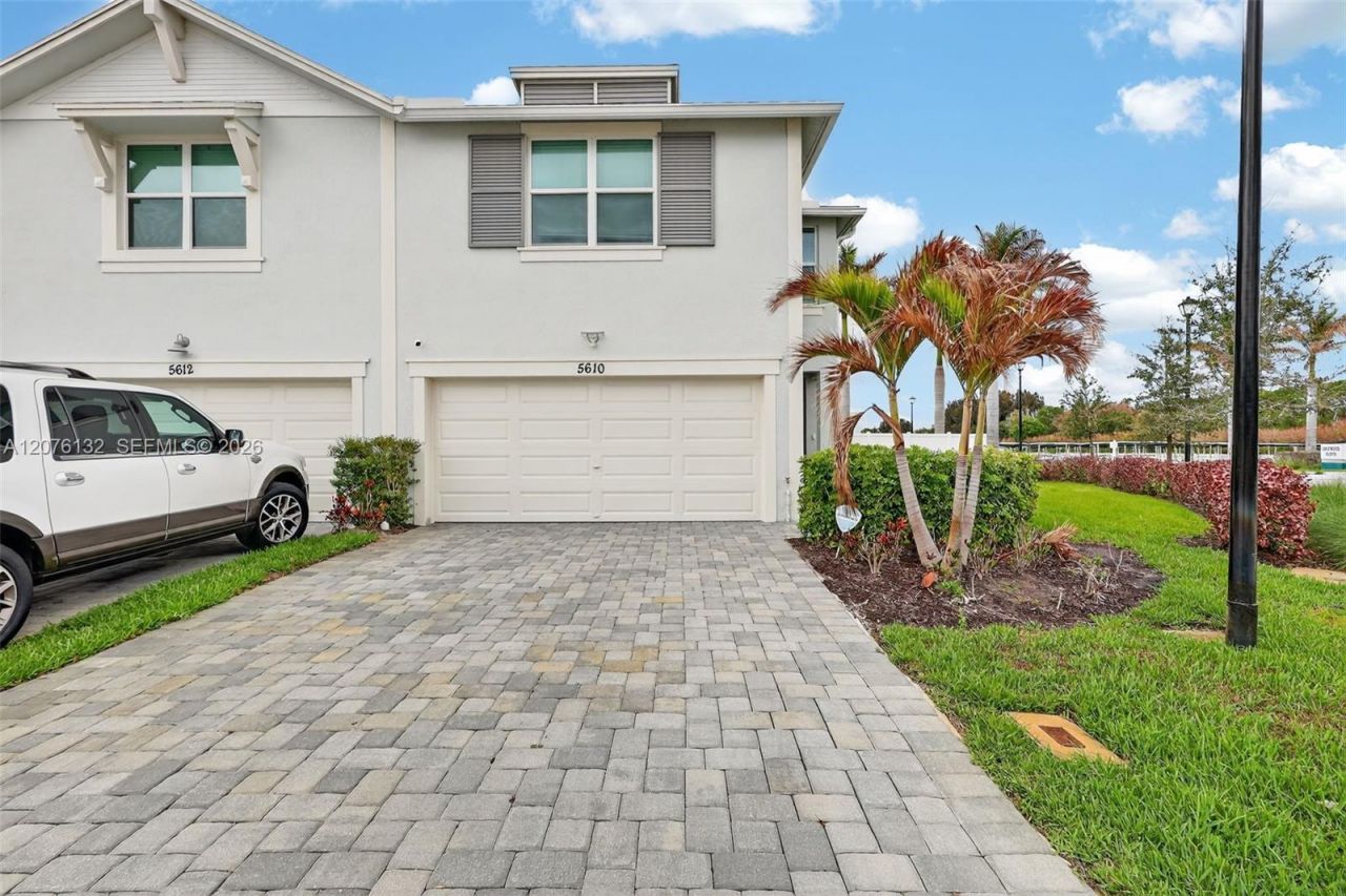 5610 SE Edgewater Cir, Stuart, FL 34997 Photo