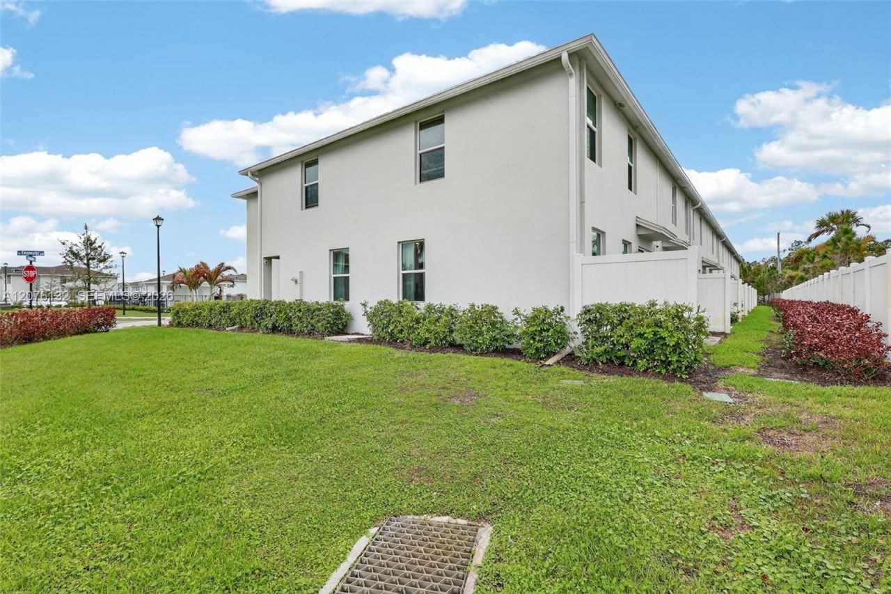 5610 SE Edgewater Cir, Stuart, FL 34997 Photo