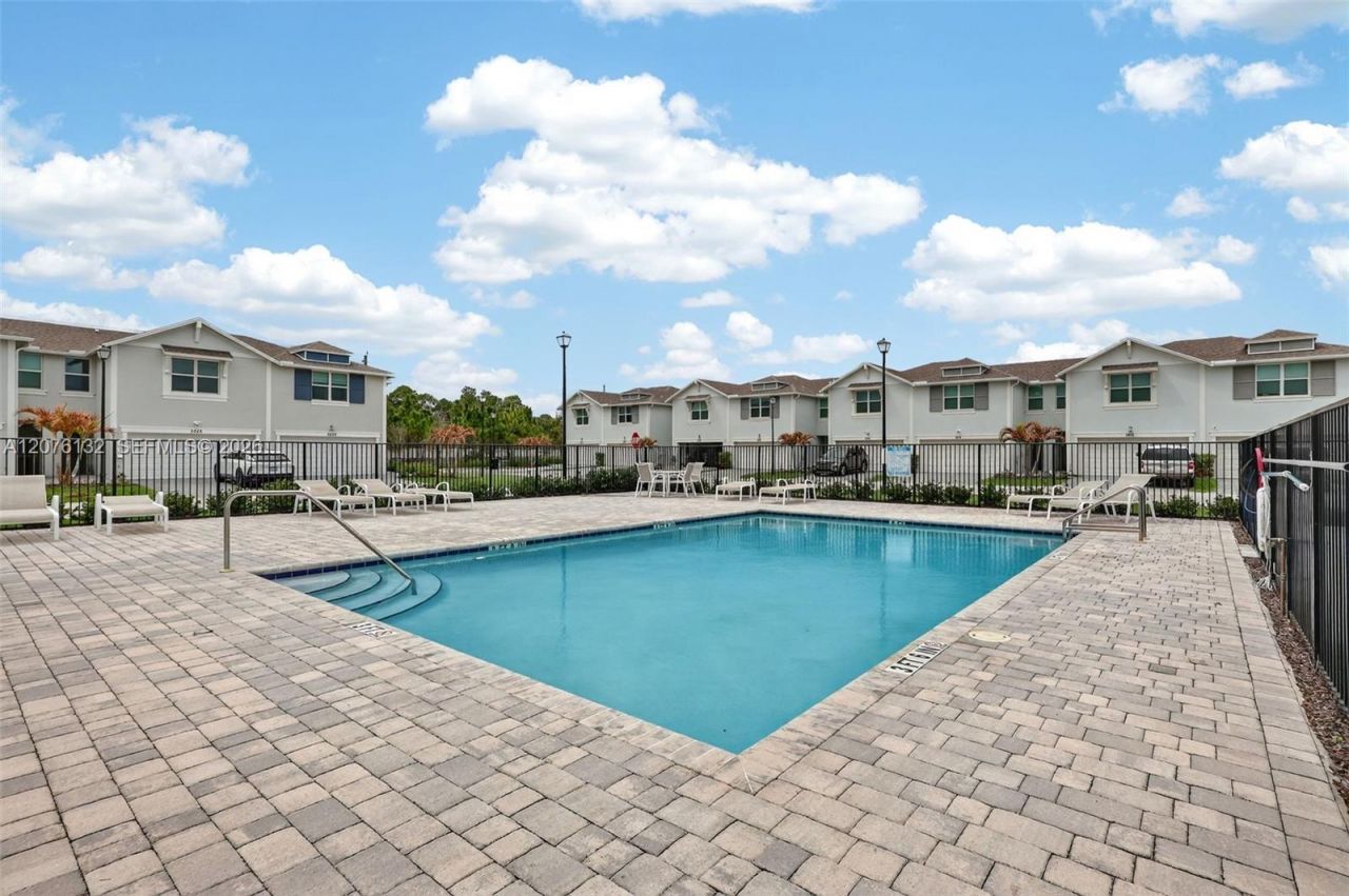 5610 SE Edgewater Cir, Stuart, FL 34997 Photo