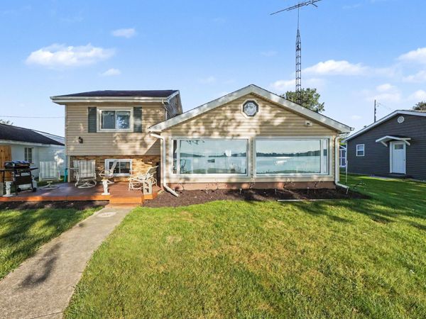 163 Lakeside Drive, Quincy, MI 49082