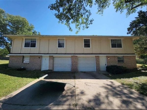 205 NE Westwind Drive, Lee's Summit, MO 64086