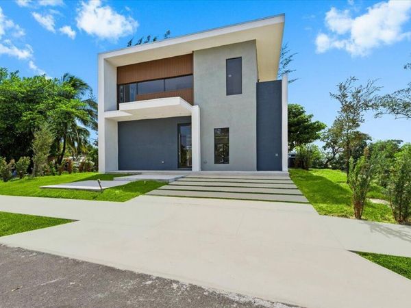 201 NW 14TH Way, Dania Beach, FL 33004