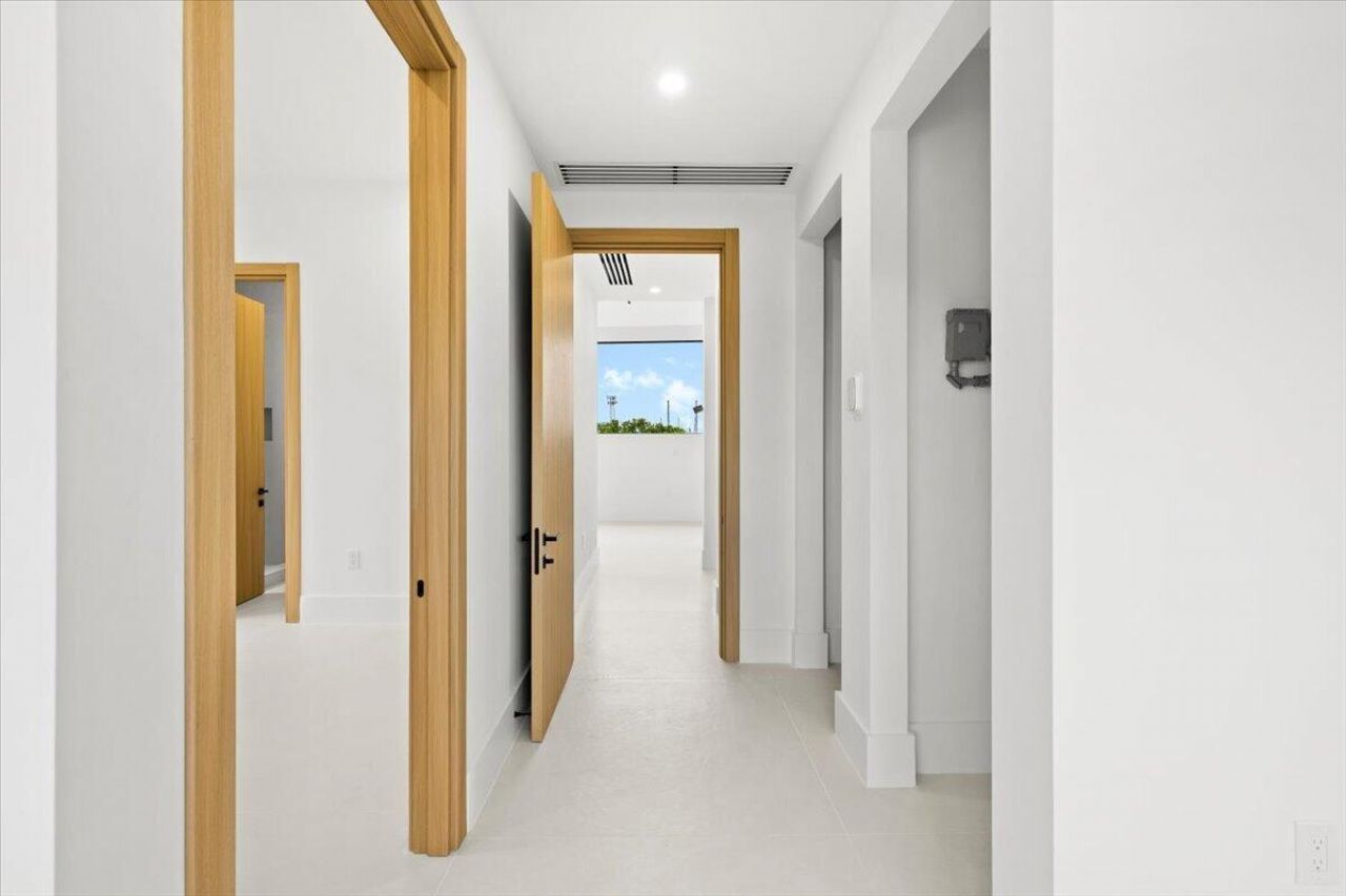 201 NW 14th Way, Dania Beach, FL 33004 Photo