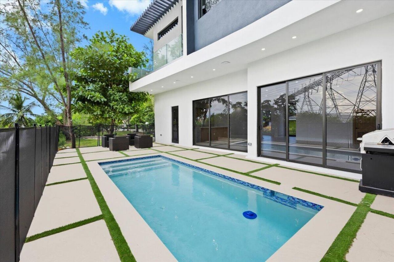 201 NW 14th Way, Dania Beach, FL 33004 Photo