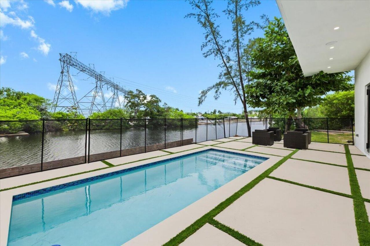 201 NW 14th Way, Dania Beach, FL 33004 Photo