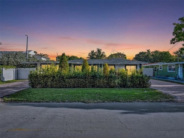 1647 NE 146th St, Miami, FL 33181