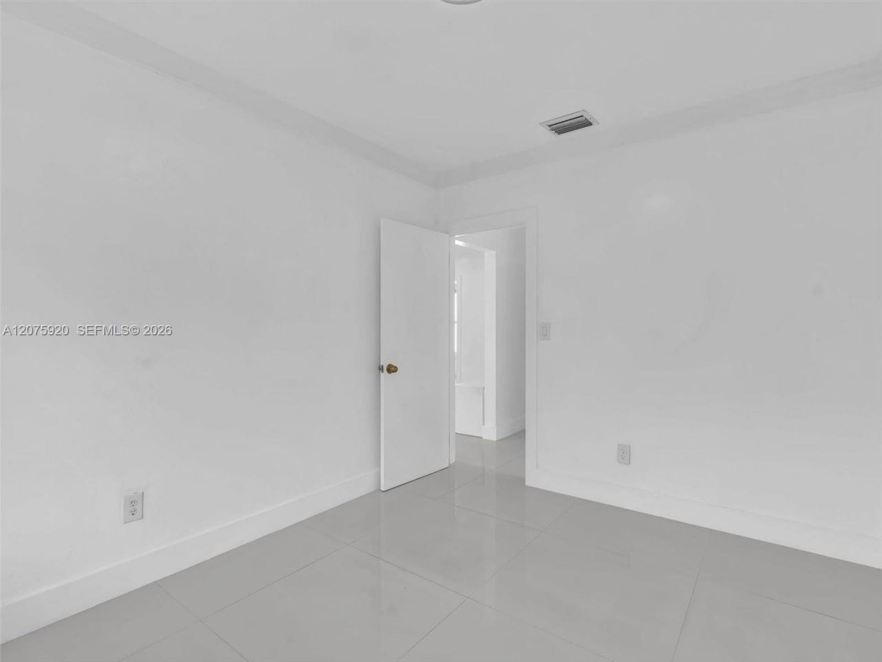 1647 NE 146th St, Miami, FL 33181 Photo