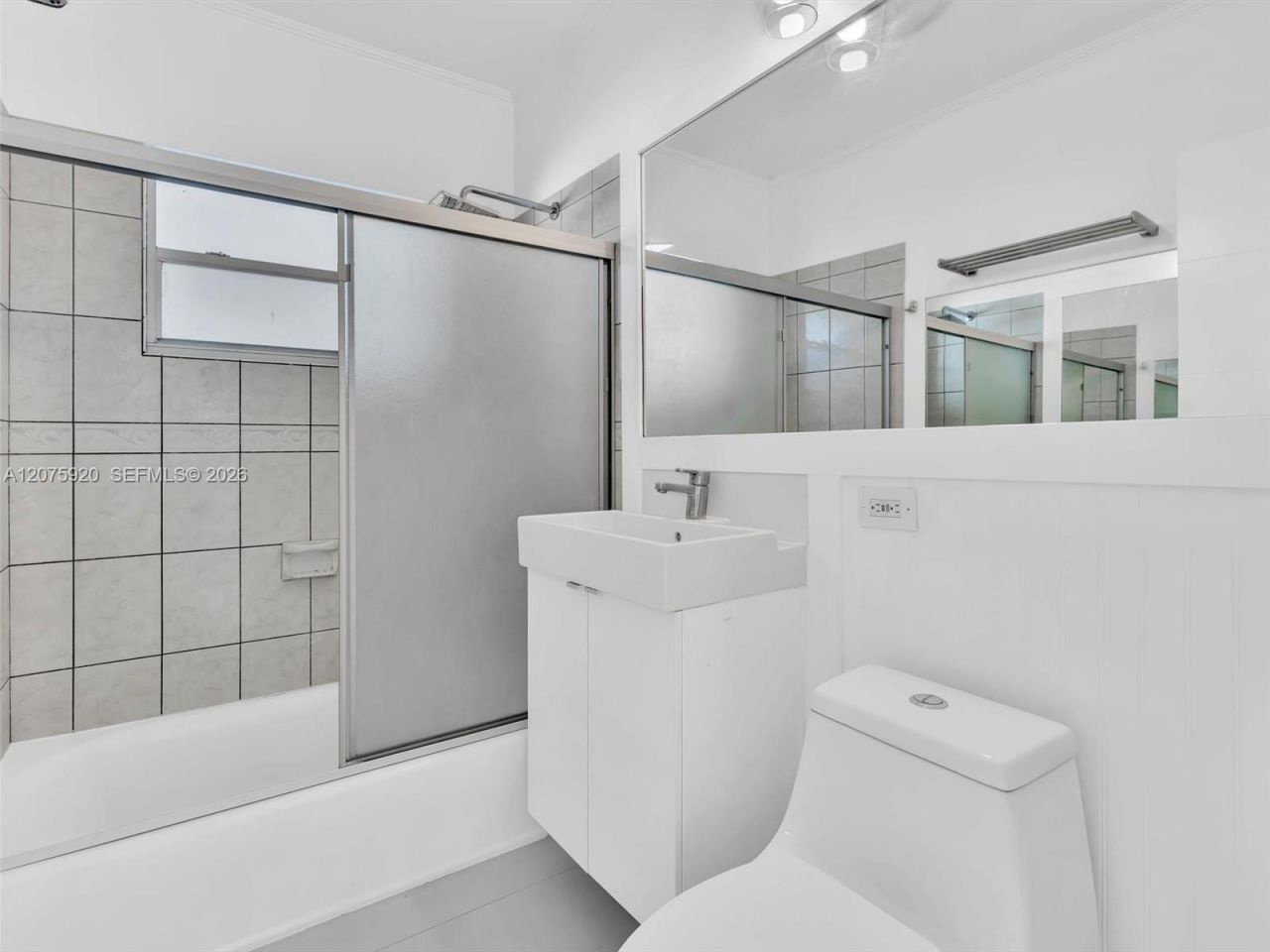 1647 NE 146th St, Miami, FL 33181 Photo