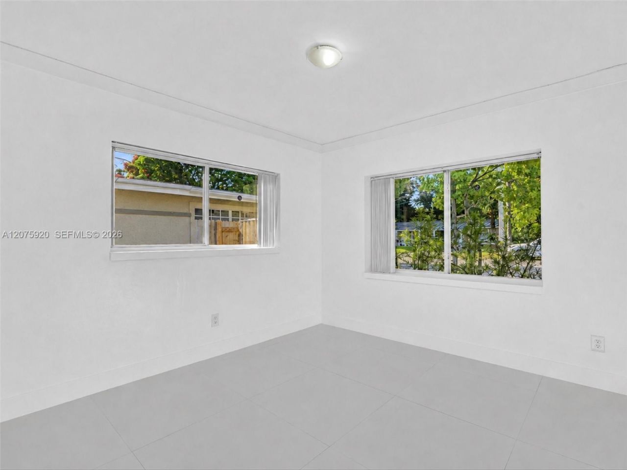 1647 NE 146th St, Miami, FL 33181 Photo