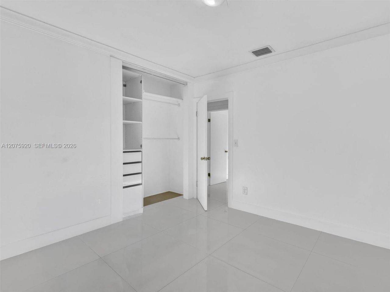 1647 NE 146th St, Miami, FL 33181 Photo