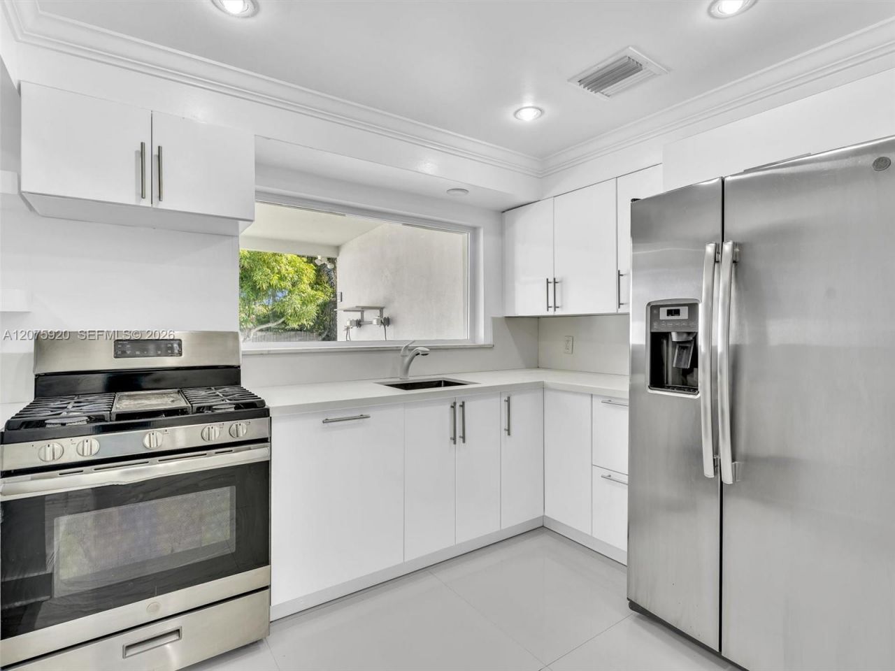 1647 NE 146th St, Miami, FL 33181 Photo