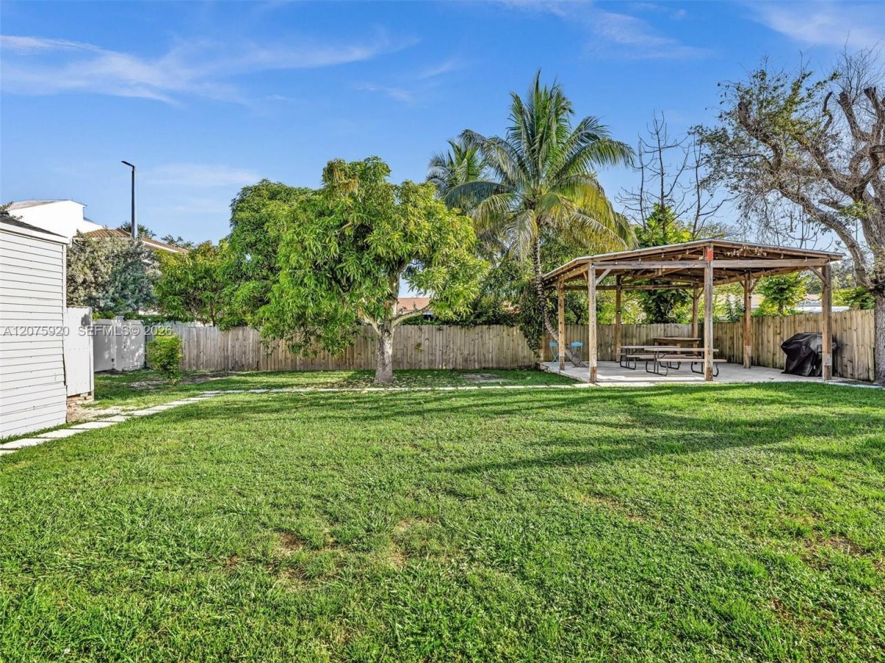 1647 NE 146th St, Miami, FL 33181 Photo