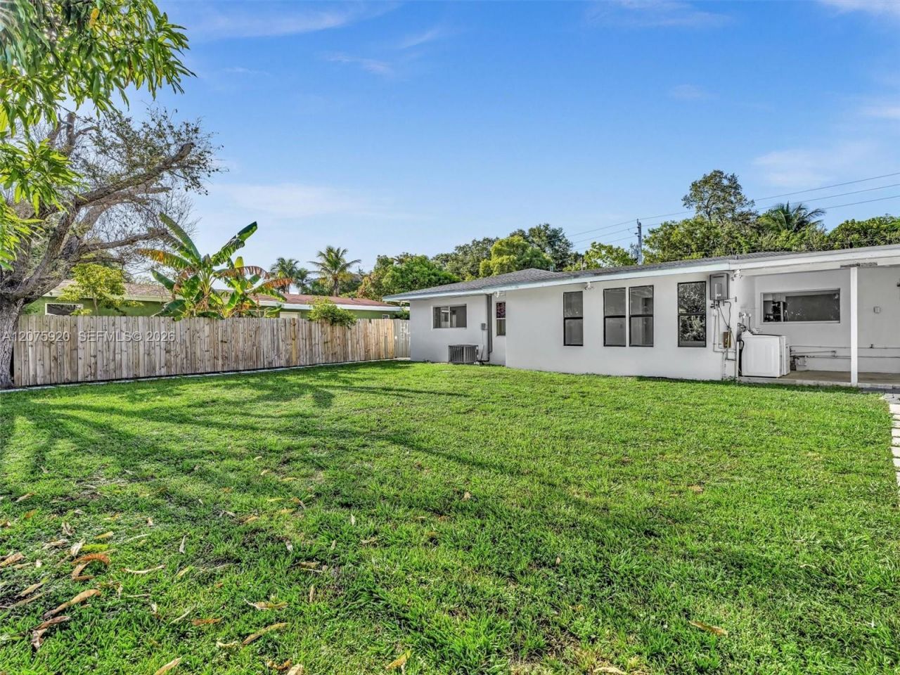 1647 NE 146th St, Miami, FL 33181 Photo