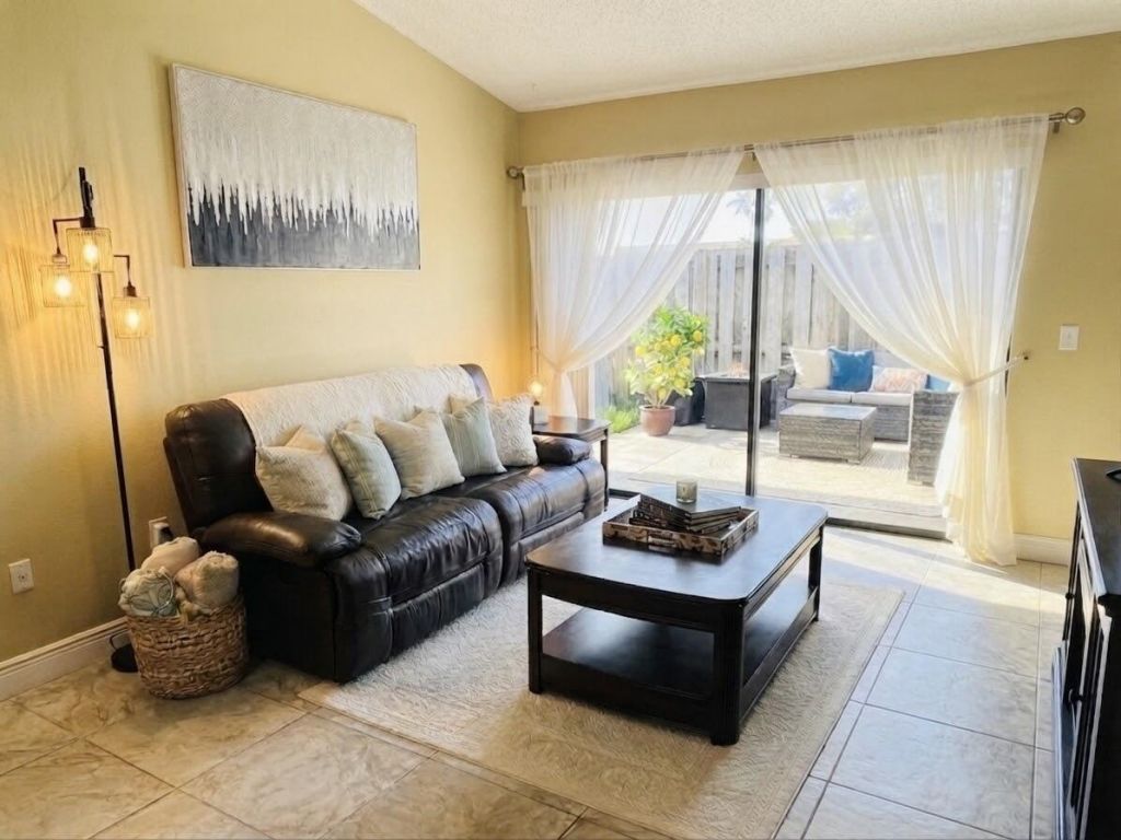 2690 N Nob Hill Road, Sunrise, FL 33322 Photo