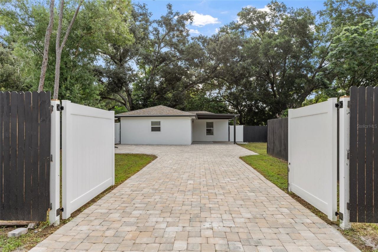 16903 Hanna Road , Lutz, FL 33549 Photo