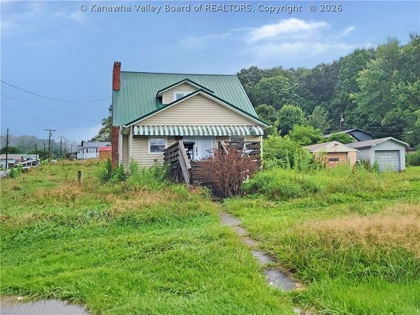 255 Maple Lane, Mount Hope, WV 25880