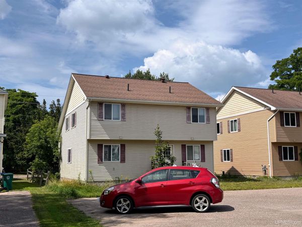 2210 Longyear Avenue, Marquette, MI 49855