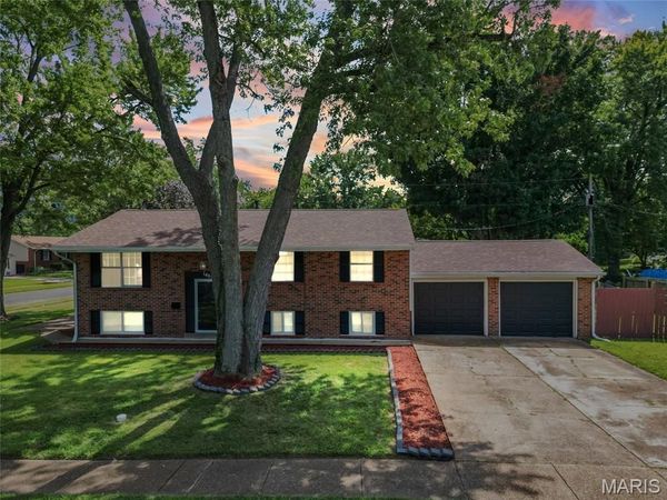 1460 Fox Run Drive , Florissant, MO 63033