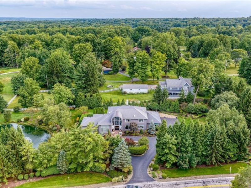 8 Pebblebrook Lane, Chagrin Falls, OH 44022 Photo 4