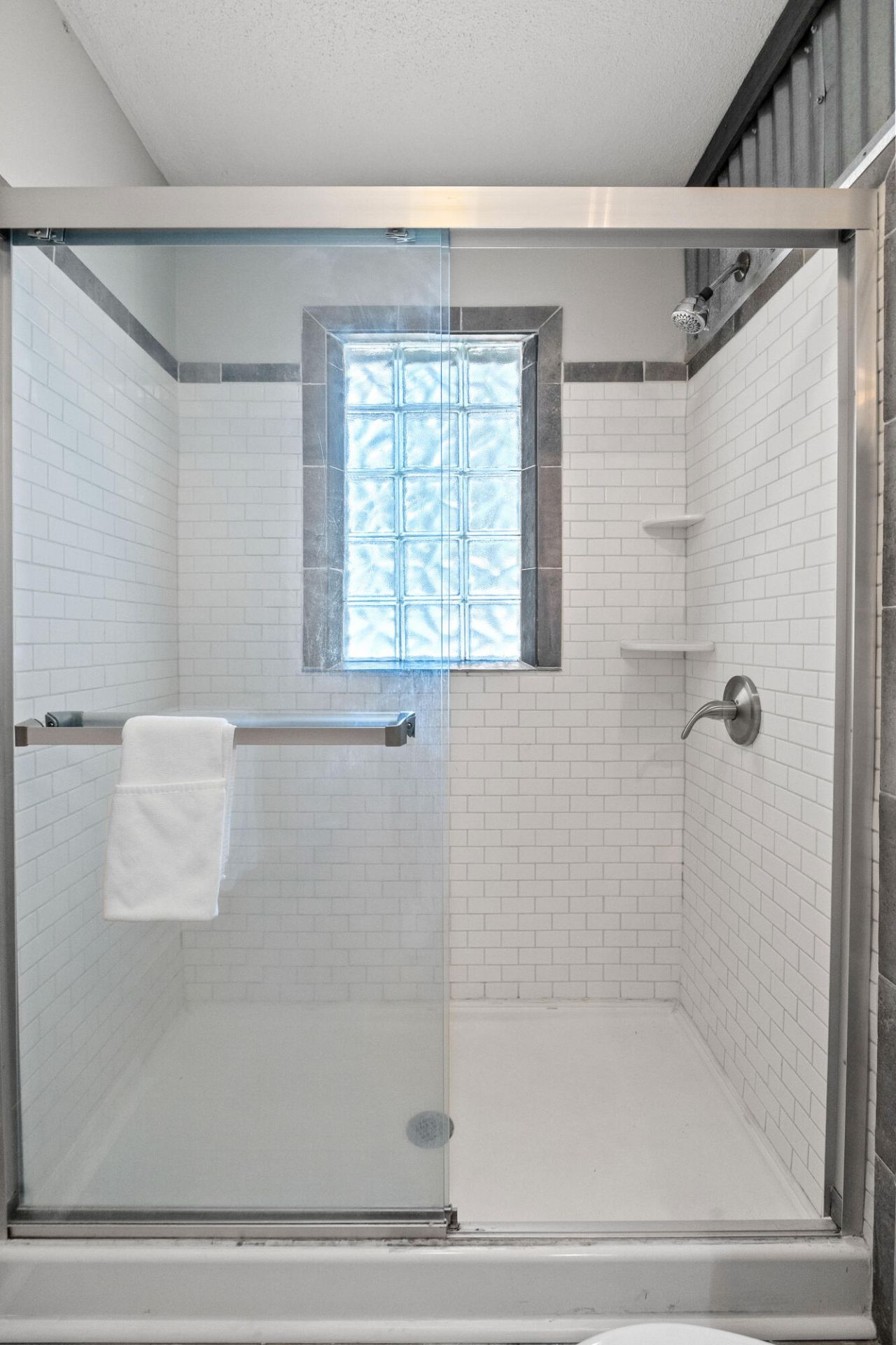 4622 Glenn Street Photo 28