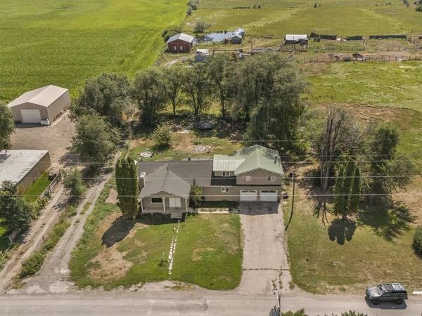 3148 E 600 N, MENAN, ID 83434