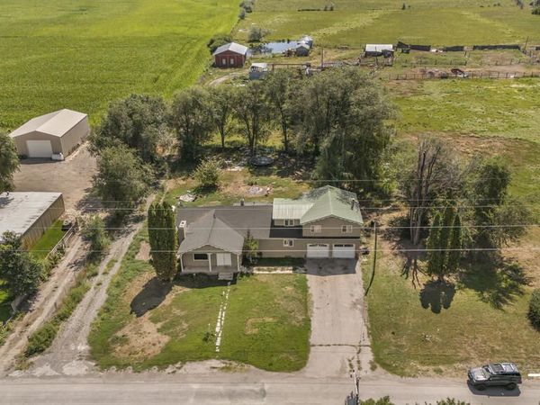 3148 E 600 N, MENAN, ID 83434