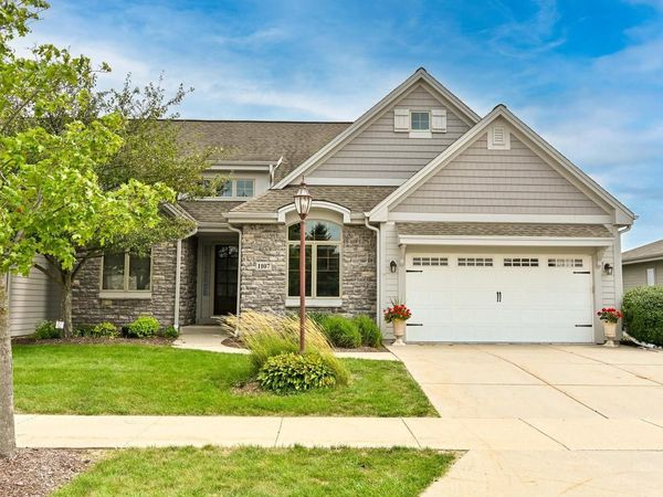 1107 Woodland Hills DRIVE, Waukesha, WI 53188