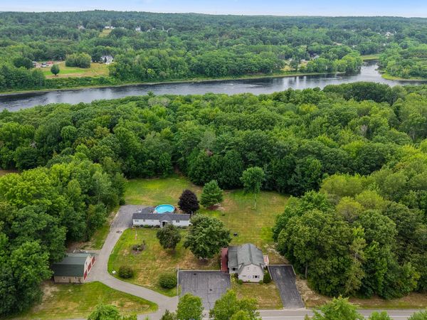 975 Main Street , Bradley, ME 04411