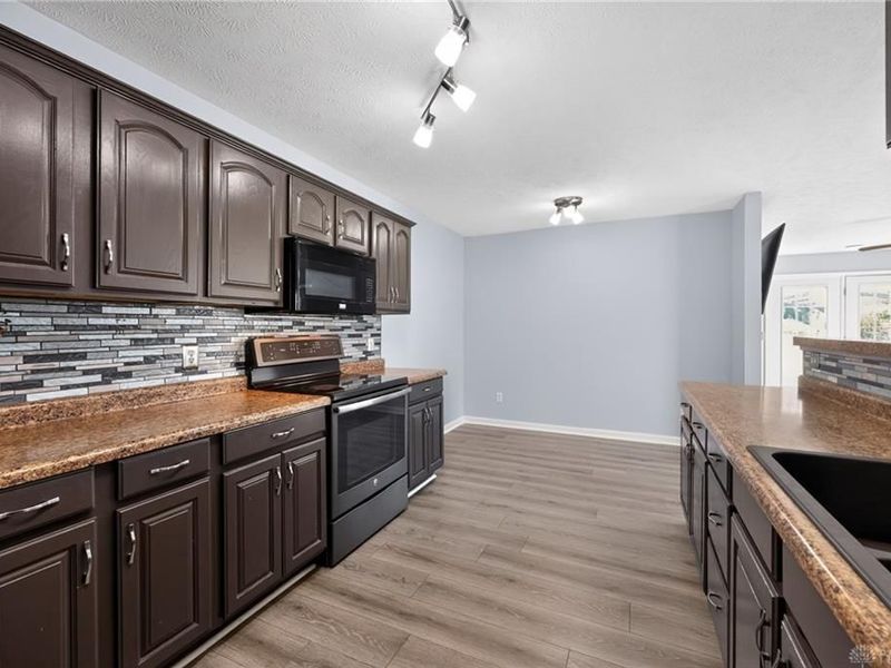 7903 Edgewater Drive, Middletown, OH 45042 Photo 13