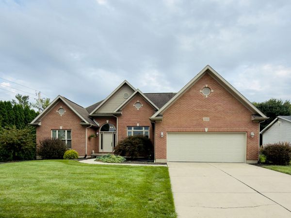 2550 Meadowpoint Drive, Troy, OH 45373