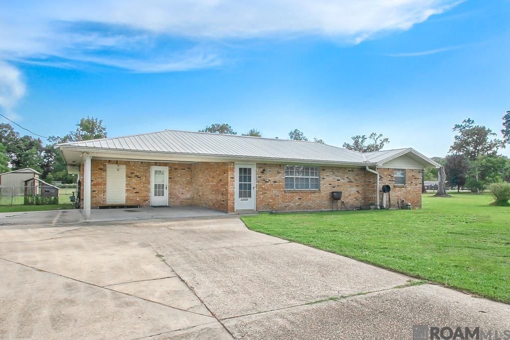 43585 Brittany St, Sorrento, LA 70778 Main Photo