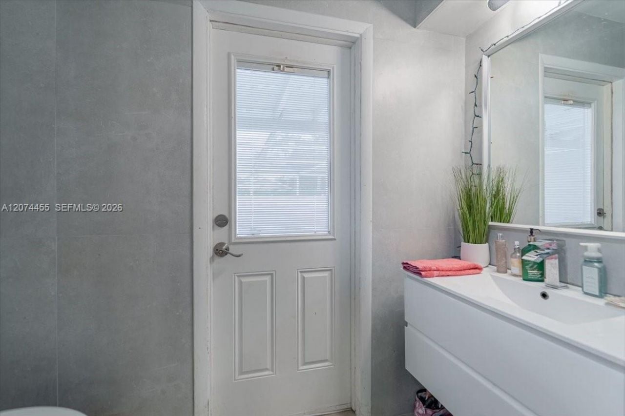 5561 SW 13th St, Plantation, FL 33317 Photo