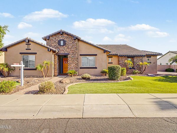 2855 E WARBLER Road, Gilbert, AZ 85297