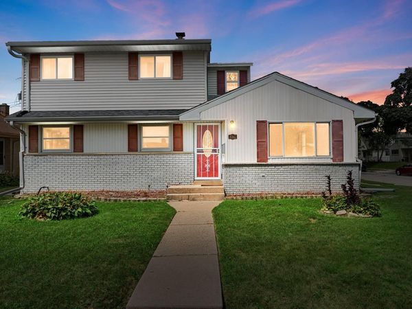 8302 W Courtland AVENUE, Milwaukee, WI 53218