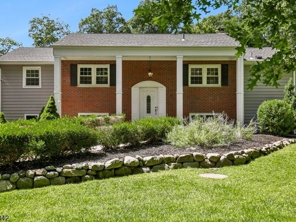20 Hilltop Rd, Kinnelon, NJ 07405