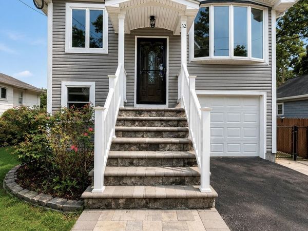 32 Dorchester Road , Ronkonkoma, NY 11779