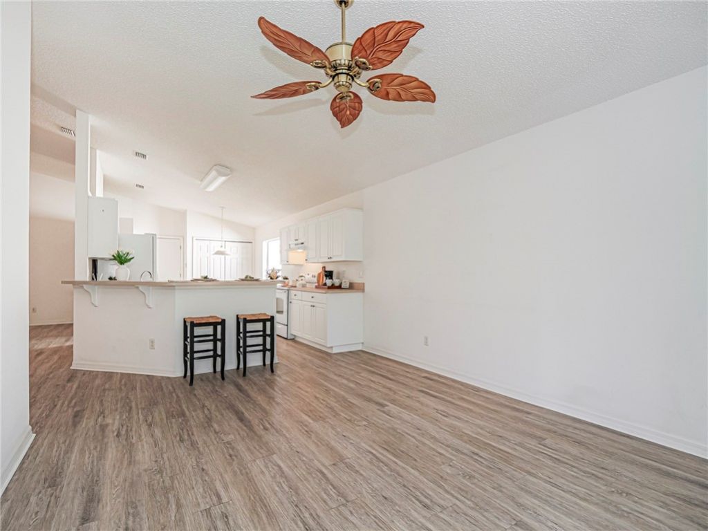 1143 N 13th Square, Vero Beach, FL 32960 Photo