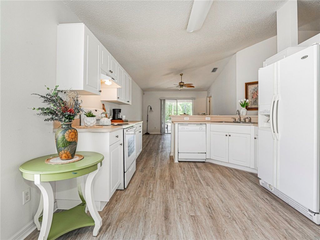 1143 N 13th Square, Vero Beach, FL 32960 Photo