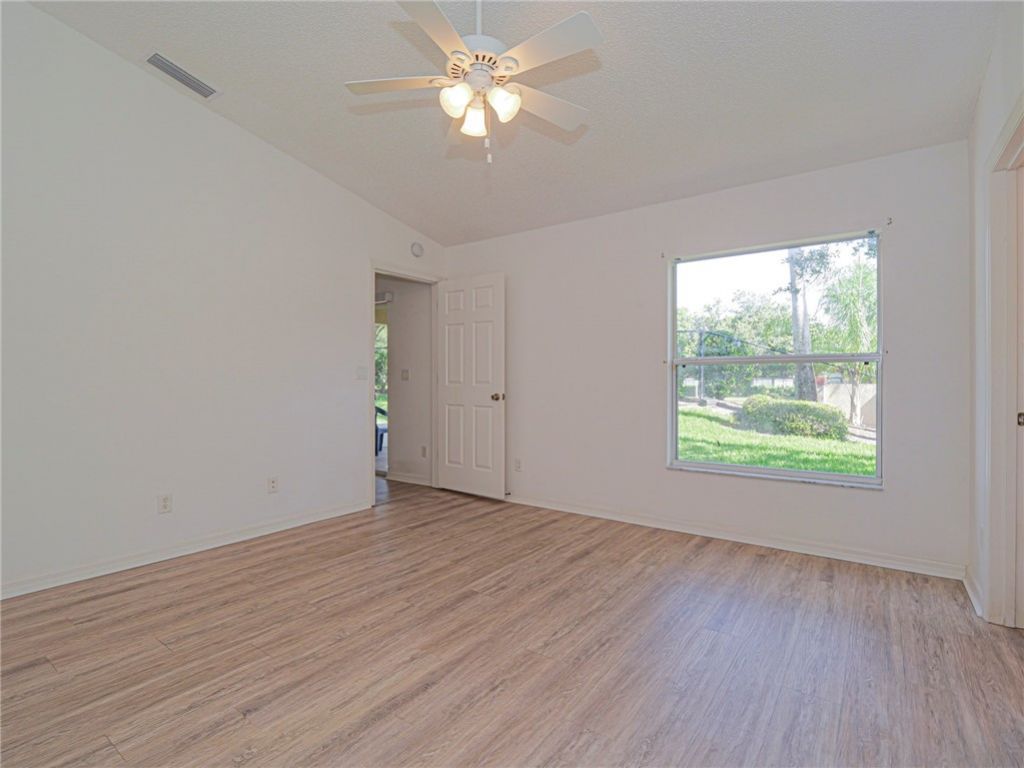 1143 N 13th Square, Vero Beach, FL 32960 Photo