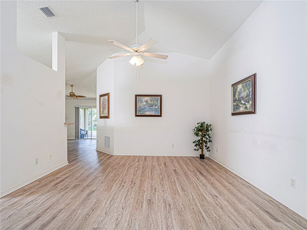 1143 N 13th Square, Vero Beach, FL 32960 Photo