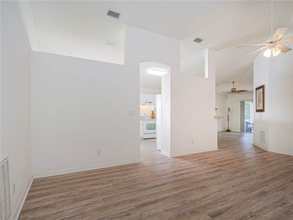 1143 N 13th Square, Vero Beach, FL 32960 Photo