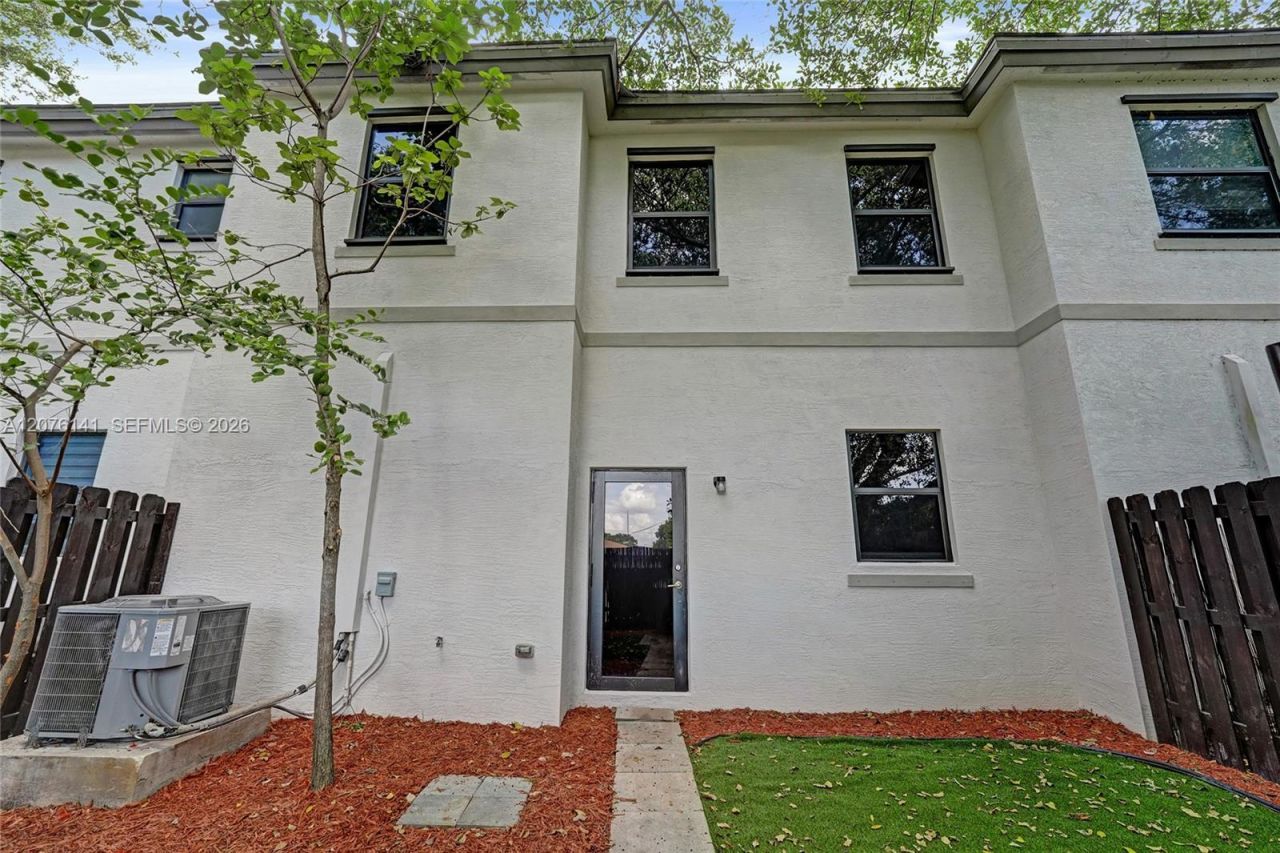 2805 SW 17 Avenue , Fort Lauderdale, FL 33315 Photo